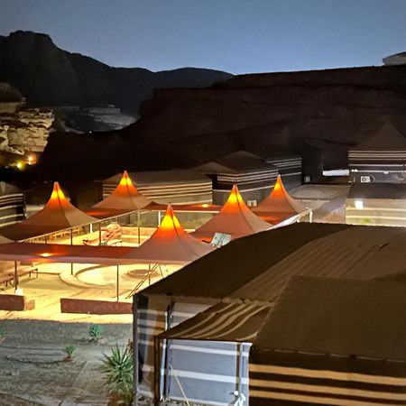 Desert Island Camp Wadi Rum Buitenkant foto