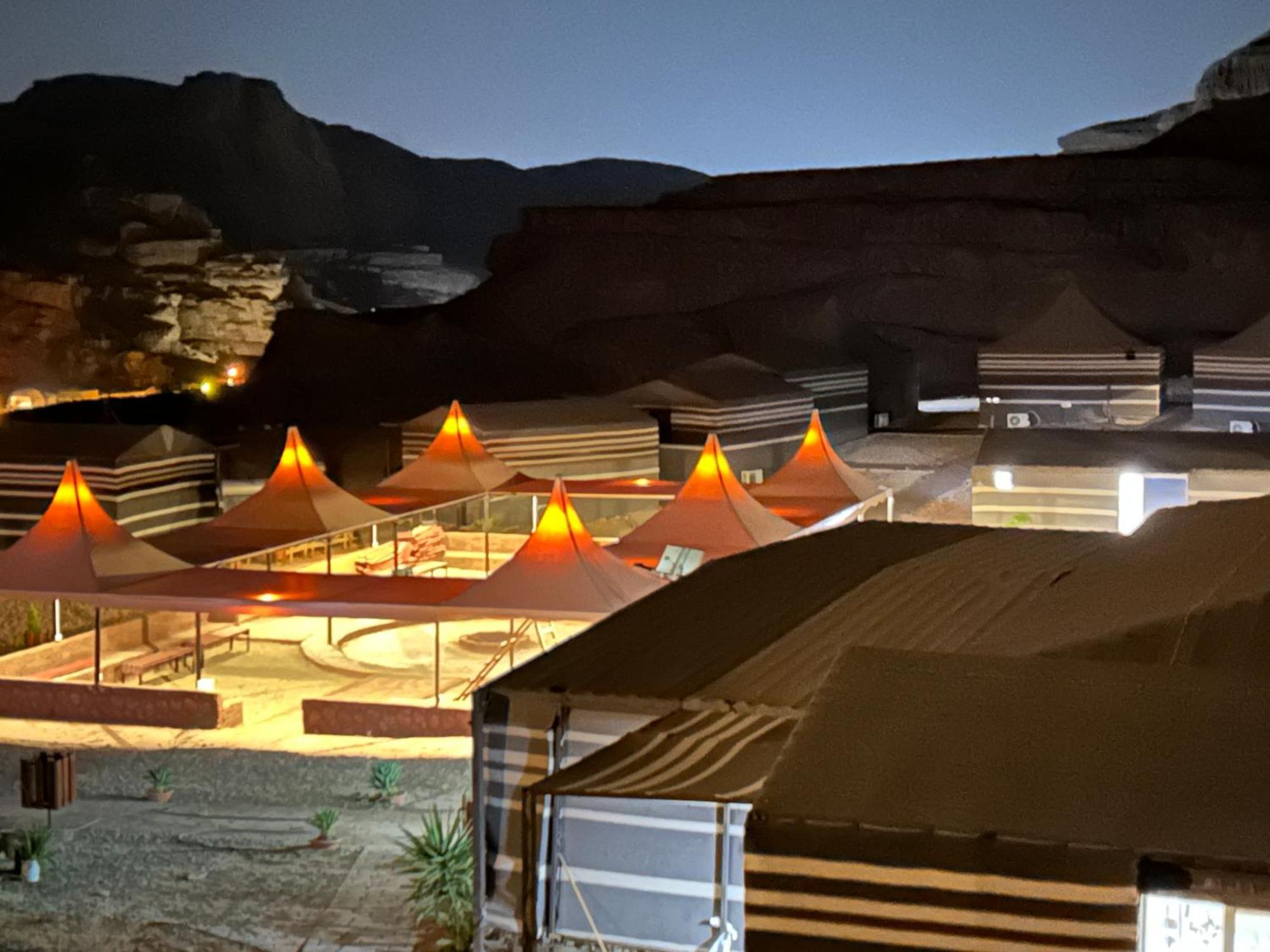 Desert Island Camp Wadi Rum Buitenkant foto