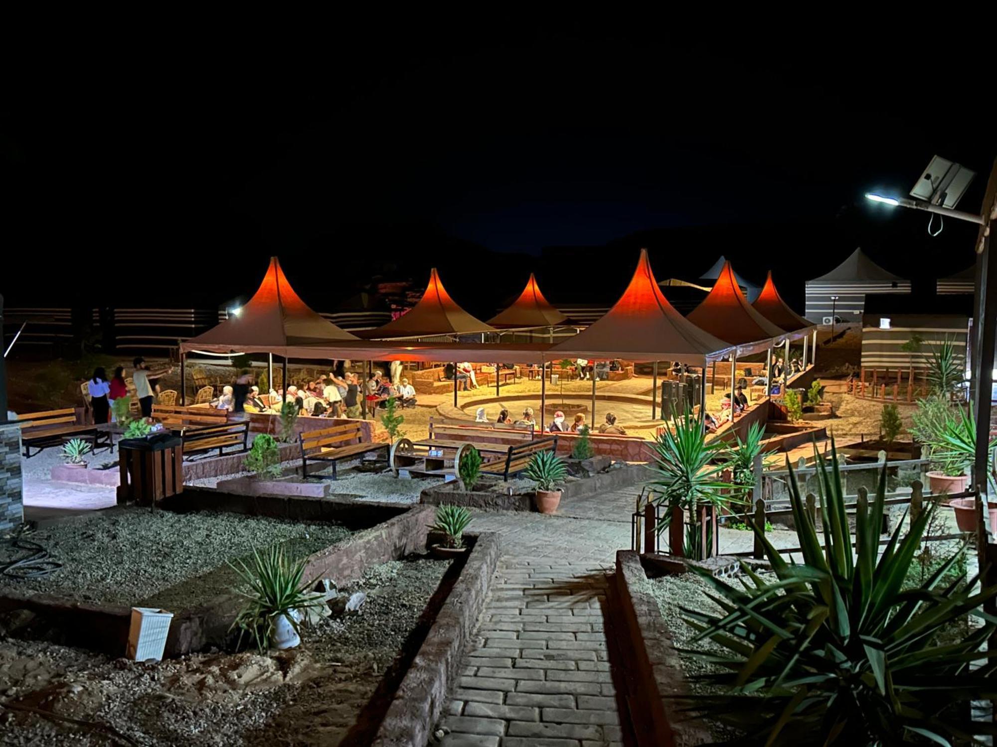 Desert Island Camp Wadi Rum Buitenkant foto